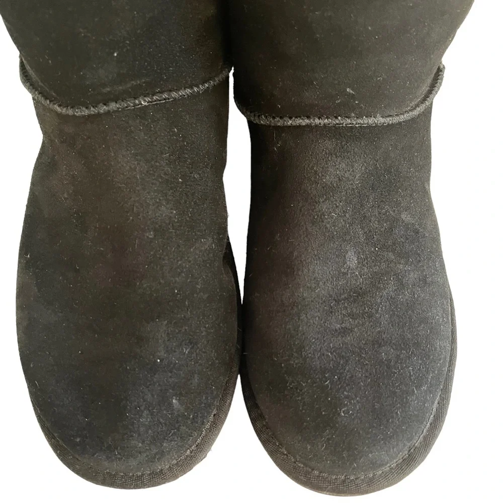 Koolaburra by Ugg Black Suede Faux Fur Lining 